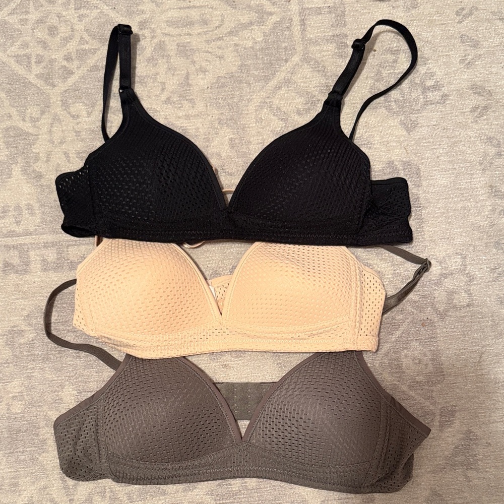 Victoria's Secret Black, Cream, and Gray Bra Set